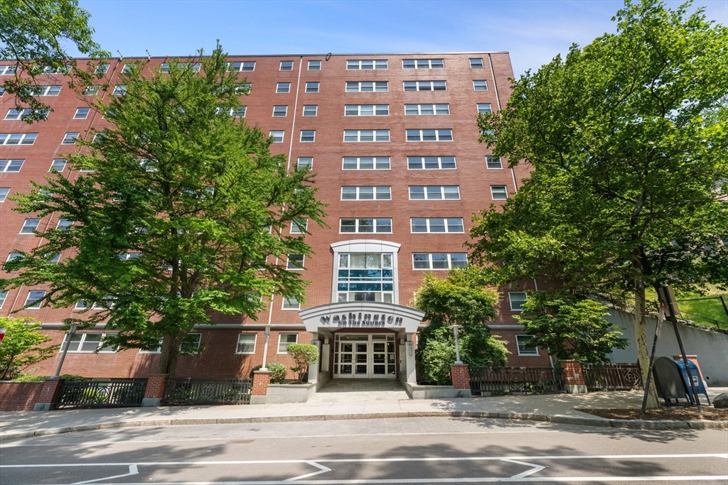 1600 Beacon, Brookline, Massachusetts, 2 Bedrooms Bedrooms, 4 Rooms Rooms,2 BathroomsBathrooms,Residential Lease,For Rent,Beacon,73549503
