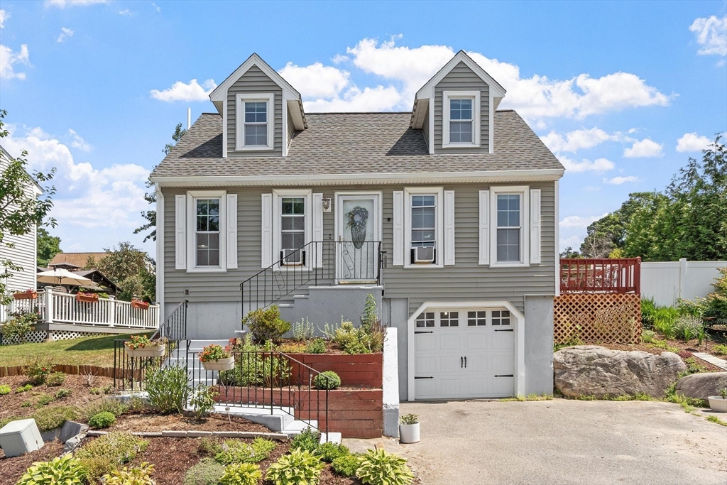 29 Lindsey Ln, Dracut, Massachusetts, 2 Bedrooms Bedrooms, 5 Rooms Rooms,1.5 BathroomsBathrooms,Residential,For Sale,Lindsey Ln,73549538
