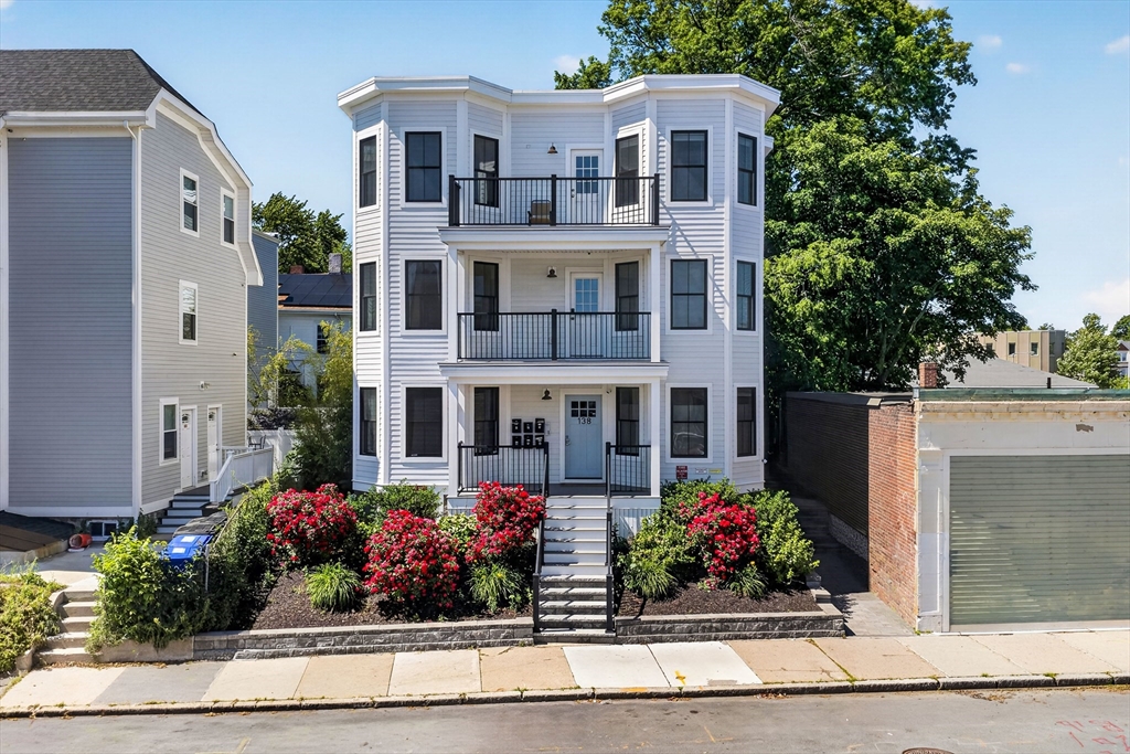 138 Centre Street, Boston, Massachusetts, 2 Bedrooms Bedrooms, 4 Rooms Rooms,1 BathroomBathrooms,Residential,For Sale,Centre Street,73534252
