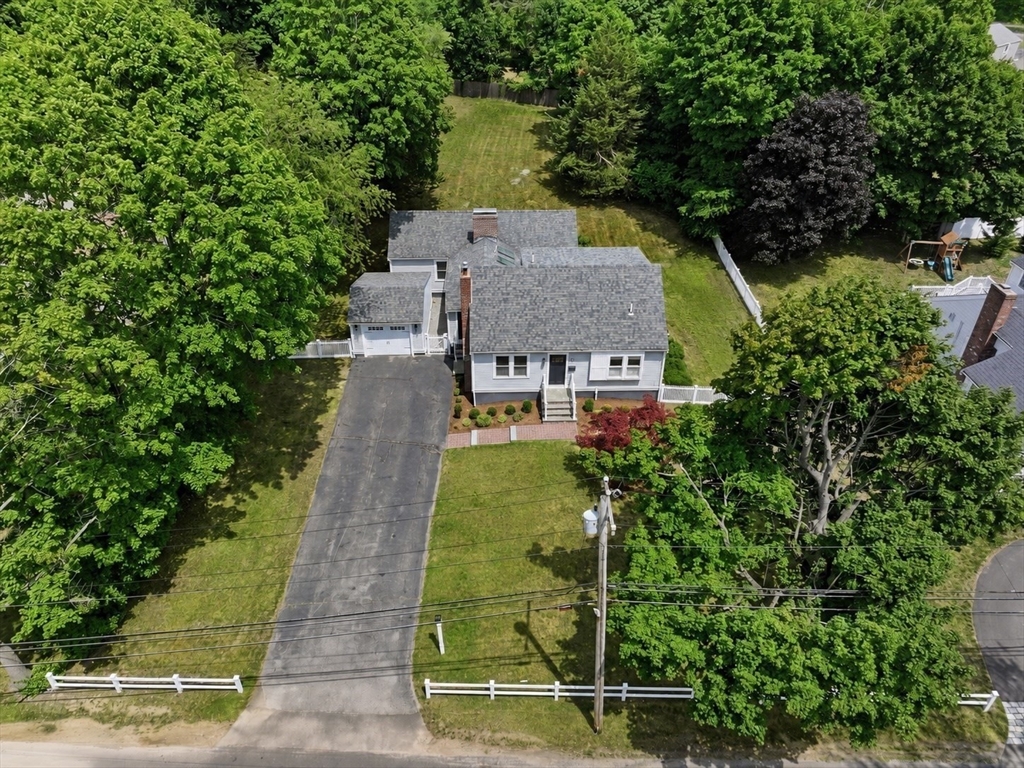 19 Planters Field Ln, Hingham, Massachusetts, 4 Bedrooms Bedrooms, 8 Rooms Rooms,4 BathroomsBathrooms,Residential,For Sale,Planters Field Ln,73549553