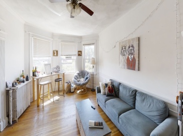 1504 Commonwealth, Boston, Massachusetts, 3 Bedrooms Bedrooms, 7 Rooms Rooms,1 BathroomBathrooms,Residential Lease,For Rent,Commonwealth,73549434