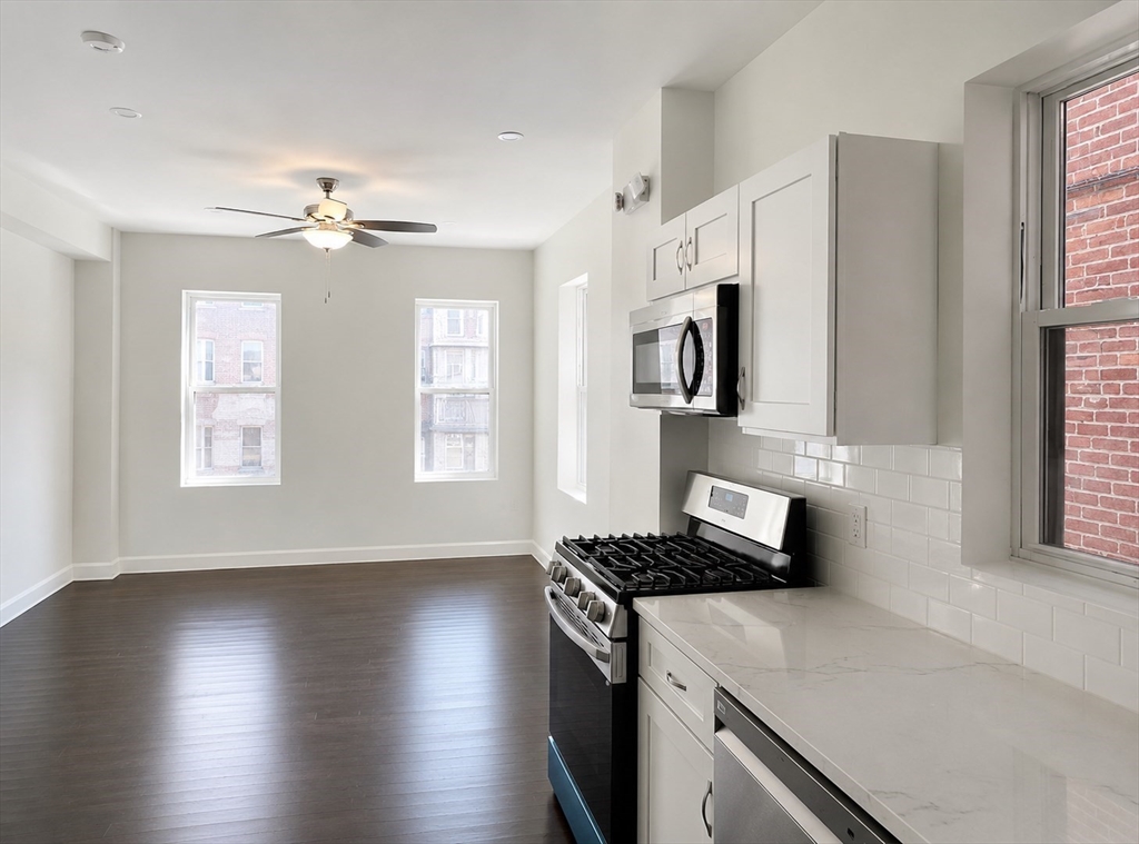 49 Charter Street, Boston, Massachusetts, 2 Bedrooms Bedrooms, 5 Rooms Rooms,1 BathroomBathrooms,Residential Lease,For Rent,Charter Street,73539593