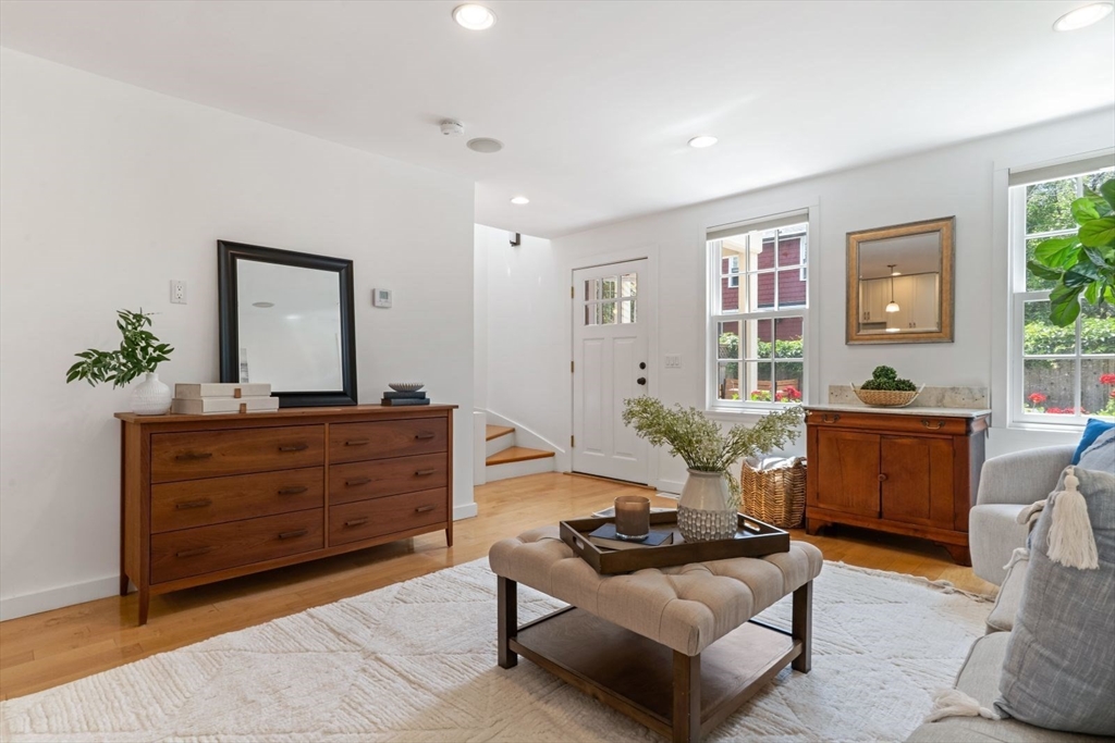 88 Pearl Street, Cambridge, Massachusetts, 2 Bedrooms Bedrooms, 5 Rooms Rooms,1.5 BathroomsBathrooms,Residential,For Sale,Pearl Street,73537854