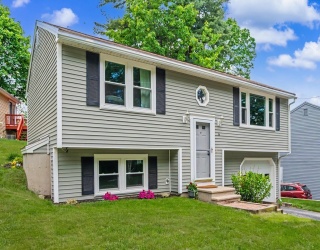 6 Killian Drive, Nashua, New Hampshire, 3 Bedrooms Bedrooms, 6 Rooms Rooms,1.5 BathroomsBathrooms,Residential,For Sale,Killian Drive,73526927
