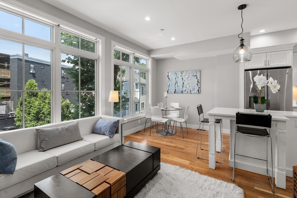 145 Stoughton St, Boston, Massachusetts, 2 Bedrooms Bedrooms, 4 Rooms Rooms,1.5 BathroomsBathrooms,Residential Lease,For Rent,Stoughton St,73534505