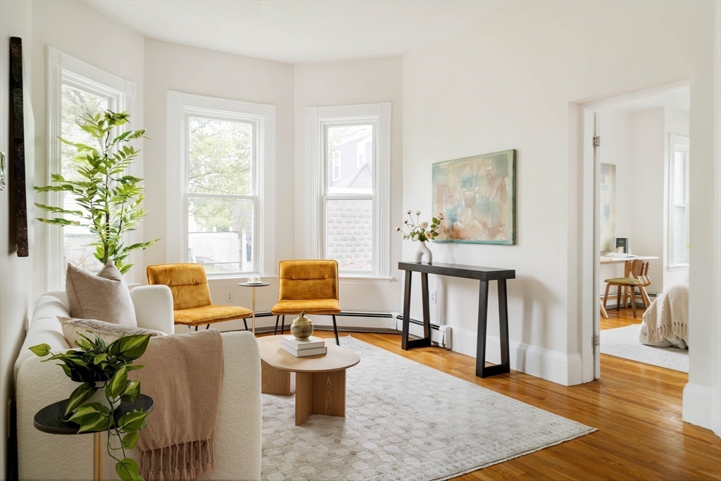 44A Greenville St, Somerville, Massachusetts, 2 Bedrooms Bedrooms, 4 Rooms Rooms,1 BathroomBathrooms,Residential,For Sale,Greenville St,73536654
