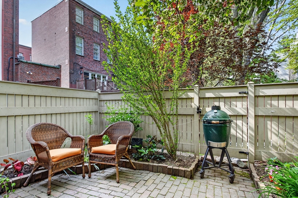 3 Pleasant Street Court, Boston, Massachusetts, 3 Bedrooms Bedrooms, 6 Rooms Rooms,1 BathroomBathrooms,Residential,For Sale,Pleasant Street Court,73529662
