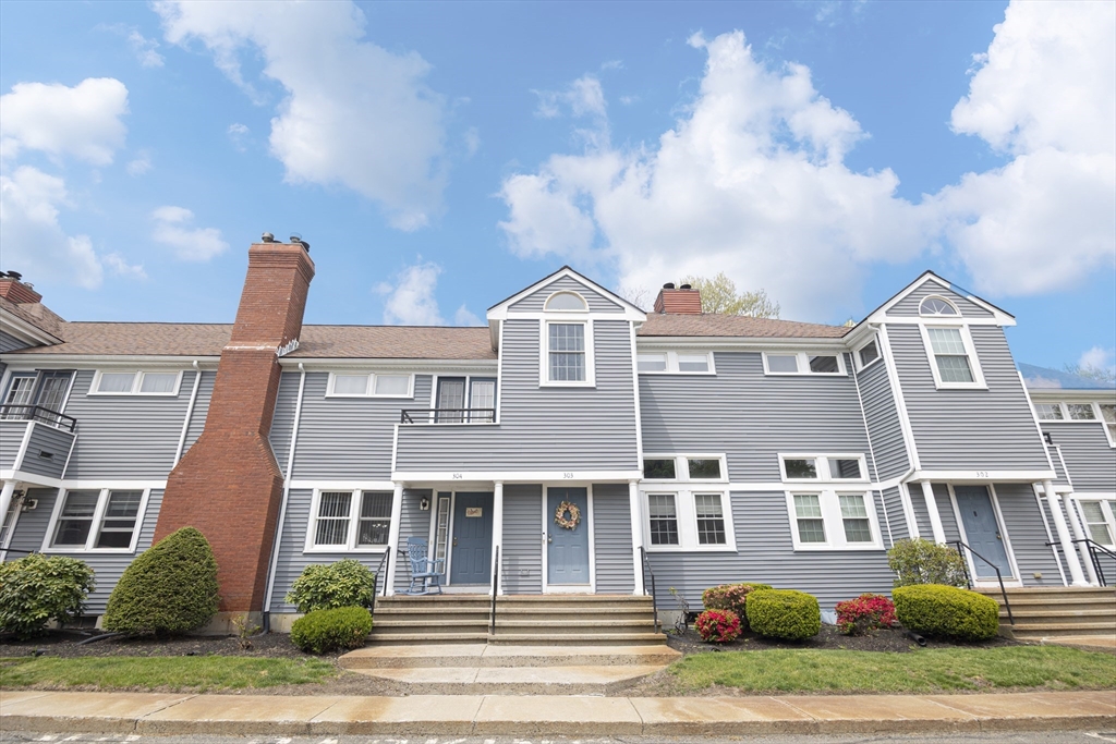 501 Auburn St, Whitman, Massachusetts, 2 Bedrooms Bedrooms, 6 Rooms Rooms,1.5 BathroomsBathrooms,Residential,For Sale,Auburn St,73523950
