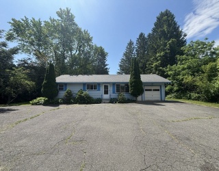 39 Huntington Rd, Hadley, Massachusetts, 4 Bedrooms Bedrooms, 8 Rooms Rooms,2 BathroomsBathrooms,Residential Lease,For Rent,Huntington Rd,73549449