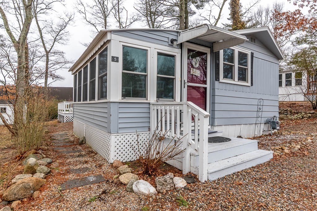 5 Timber Lane, Wareham, Massachusetts, 2 Bedrooms Bedrooms, 5 Rooms Rooms,1.5 BathroomsBathrooms,Residential,For Sale,Timber Lane,73488119