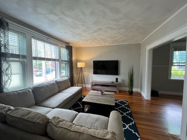 95 Allston, Cambridge, Massachusetts, 2 Bedrooms Bedrooms, 5 Rooms Rooms,1 BathroomBathrooms,Residential Lease,For Rent,Allston,73549485