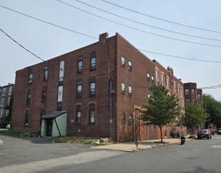 88 Broadway, Chelsea, Massachusetts, 2 Rooms Rooms,1 BathroomBathrooms,Residential Lease,For Rent,Broadway,73549571