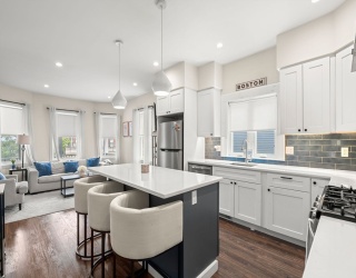 109 Thomas Burgin Pkwy, Quincy, Massachusetts, 2 Bedrooms Bedrooms, 4 Rooms Rooms,1 BathroomBathrooms,Residential Lease,For Rent,Thomas Burgin Pkwy,73549563