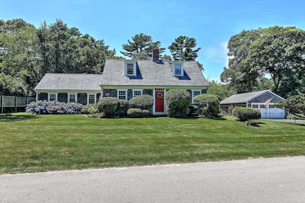 1263 Drift Road, Westport, Massachusetts, 3 Bedrooms Bedrooms, 8 Rooms Rooms,3 BathroomsBathrooms,Residential,For Sale,Drift Road,73549422