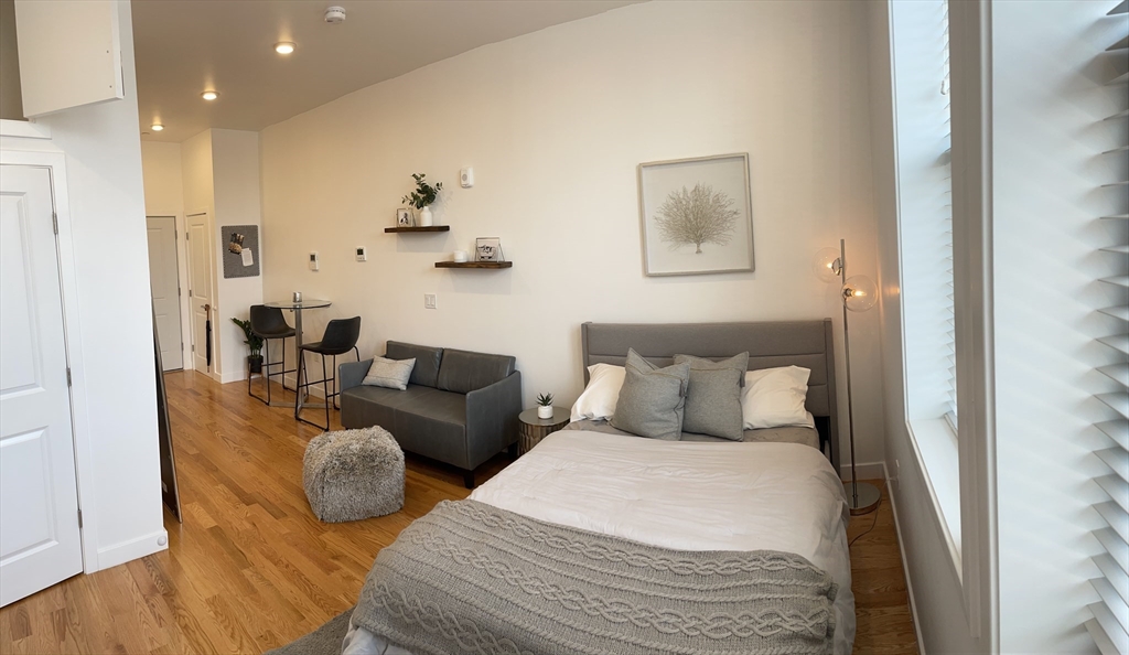 64 Market Street, Lynn, Massachusetts, 1 Room Rooms,1 BathroomBathrooms,Residential Lease,For Rent,Market Street,73549733