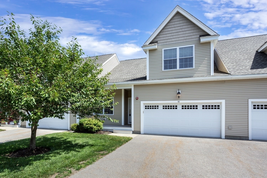 60 Tuscany Drive, Franklin, Massachusetts, 2 Bedrooms Bedrooms, 6 Rooms Rooms,2.5 BathroomsBathrooms,Residential,For Sale,Tuscany Drive,73549740