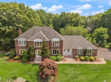 48 Castle Dr, Sharon, Massachusetts, 4 Bedrooms Bedrooms, 9 Rooms Rooms,4 BathroomsBathrooms,Residential,For Sale,Castle Dr,73549750