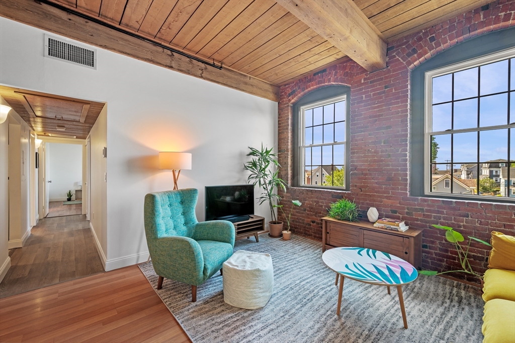 50 Rantoul St, Beverly, Massachusetts, 2 Bedrooms Bedrooms, 4 Rooms Rooms,2 BathroomsBathrooms,Residential,For Sale,Rantoul St,73549749