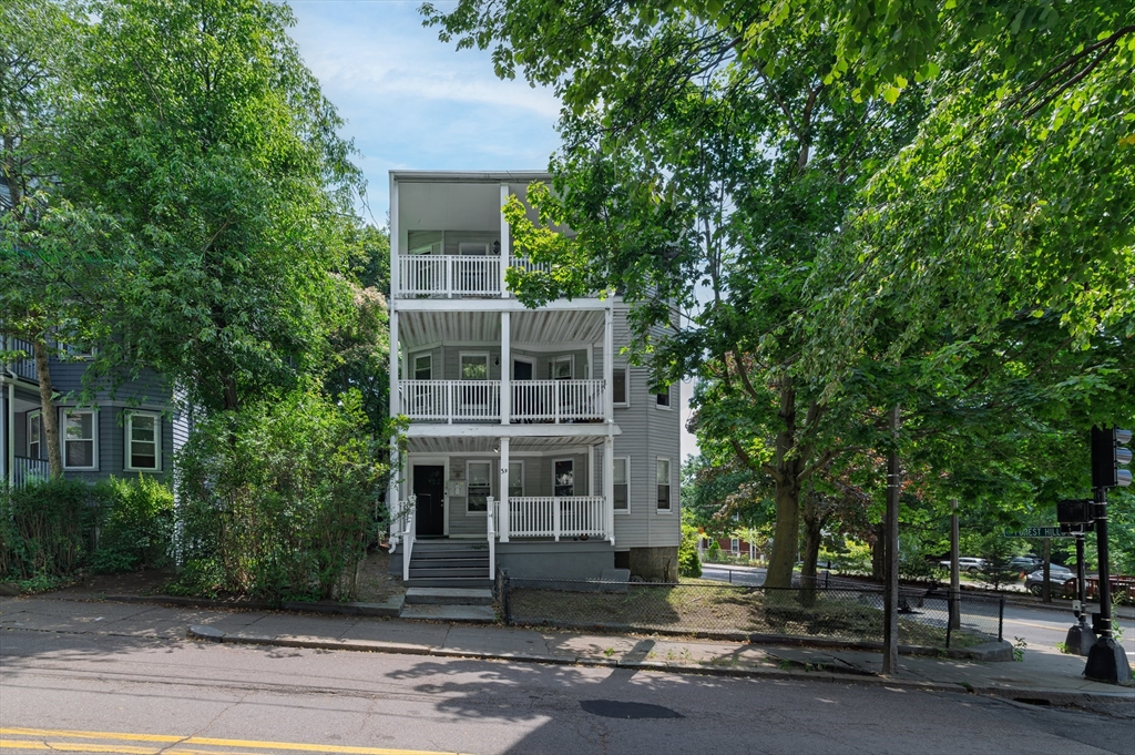 39 Glen Rd, Boston, Massachusetts, 11 Bedrooms Bedrooms, 17 Rooms Rooms,6 BathroomsBathrooms,Residential Income,For Sale,Glen Rd,73549729