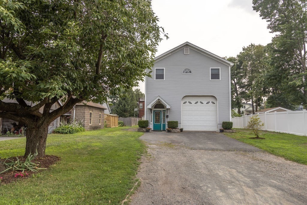 6 Sherman Avenue, Northampton, Massachusetts, 3 Bedrooms Bedrooms, 7 Rooms Rooms,2.5 BathroomsBathrooms,Residential,For Sale,Sherman Avenue,73549760