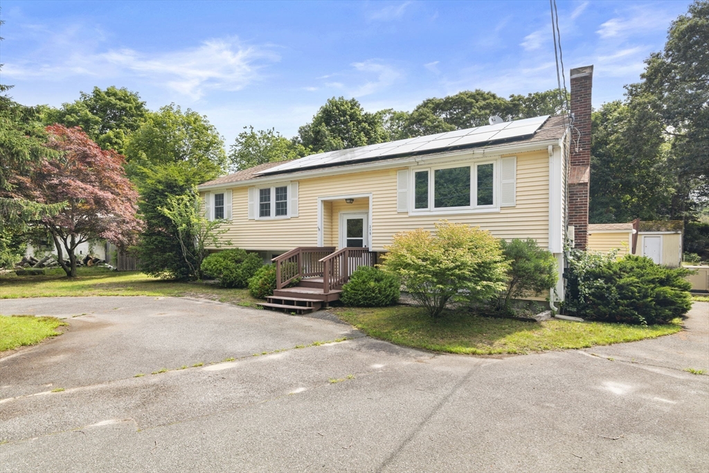 219 Fresh Pond Rd, Falmouth, Massachusetts, 3 Bedrooms Bedrooms, 9 Rooms Rooms,2 BathroomsBathrooms,Residential,For Sale,Fresh Pond Rd,73549566