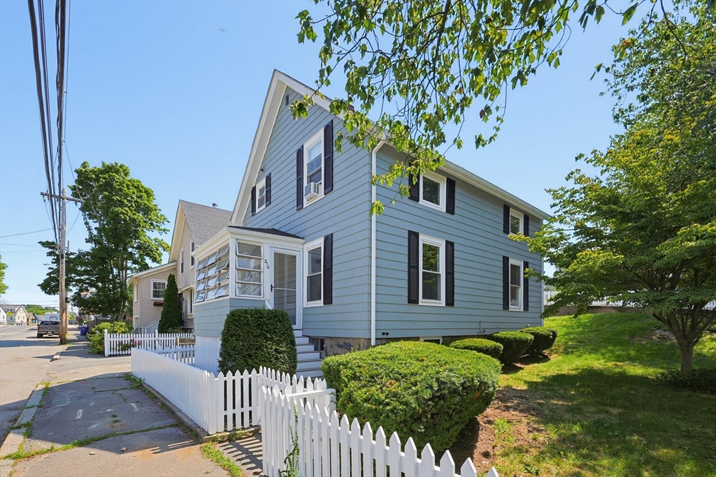 210 Pleasant Street, Marblehead, Massachusetts, 3 Bedrooms Bedrooms, 6 Rooms Rooms,1 BathroomBathrooms,Residential,For Sale,Pleasant Street,73549564