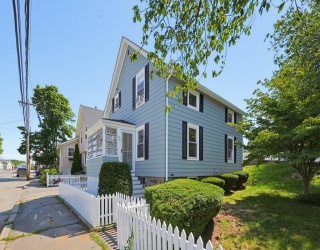 210 Pleasant Street, Marblehead, Massachusetts, 3 Bedrooms Bedrooms, 6 Rooms Rooms,1 BathroomBathrooms,Residential,For Sale,Pleasant Street,73549564