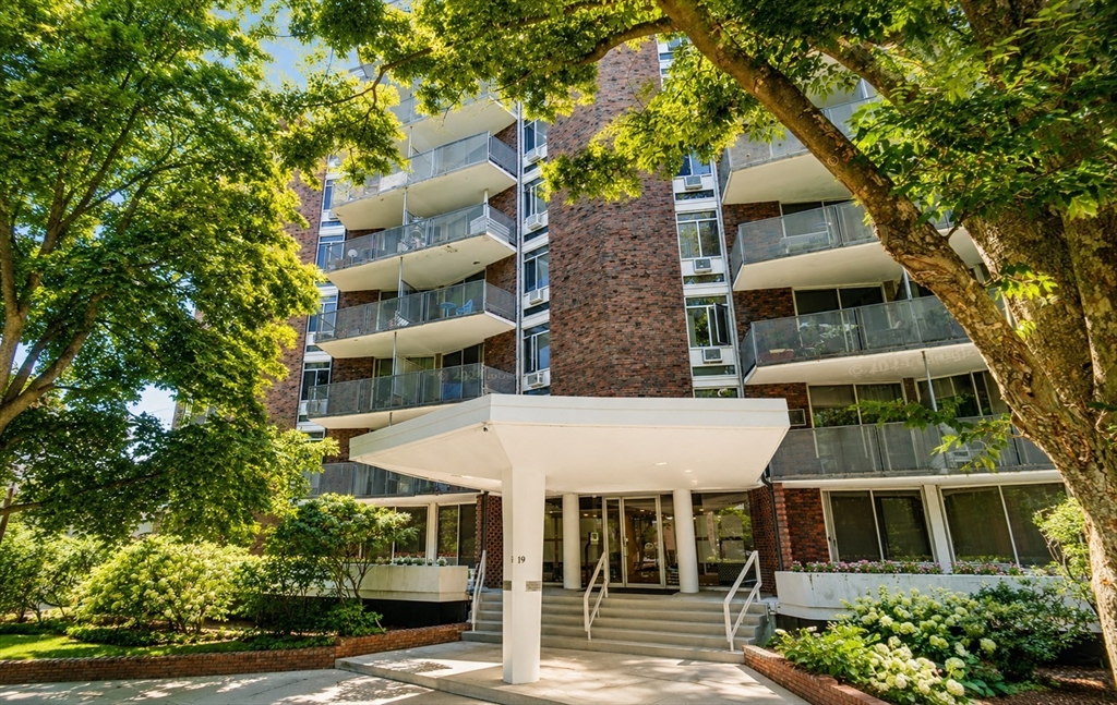 19 Winchester St, Brookline, Massachusetts, 1 Bedroom Bedrooms, 4 Rooms Rooms,1 BathroomBathrooms,Residential,For Sale,Winchester St,73549580