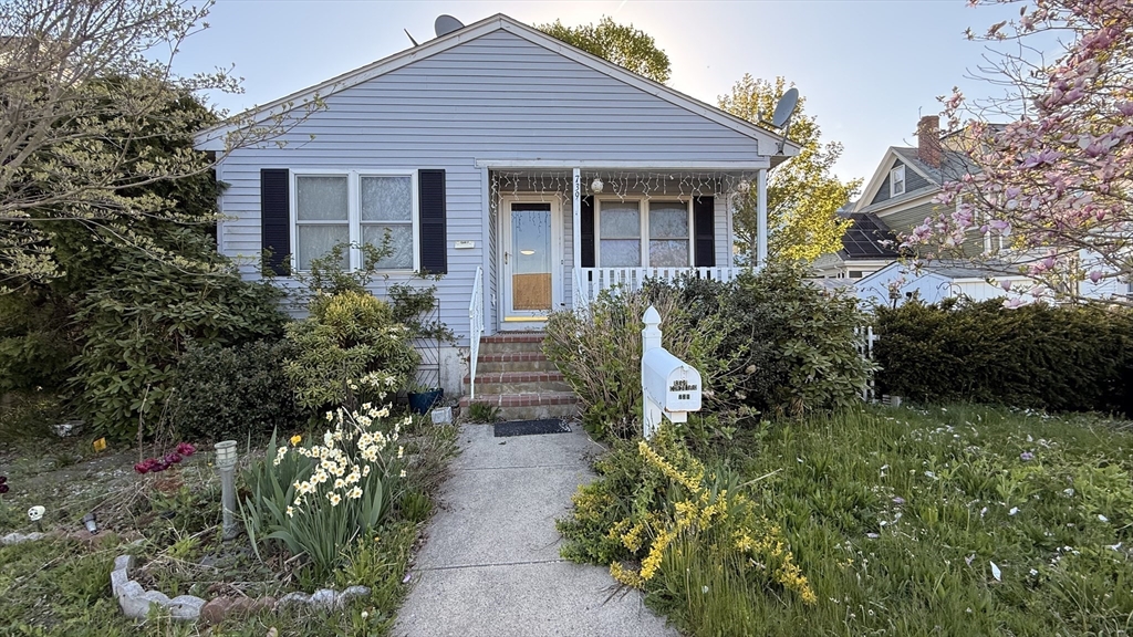 739 County St, New Bedford, Massachusetts, 3 Bedrooms Bedrooms, 5 Rooms Rooms,1.5 BathroomsBathrooms,Residential,For Sale,County St,73516766