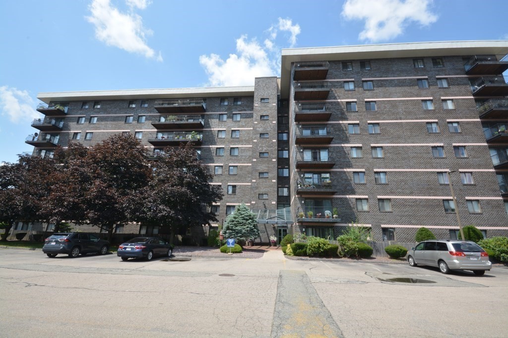500 Washington St, Quincy, Massachusetts, 2 Bedrooms Bedrooms, 4 Rooms Rooms,2 BathroomsBathrooms,Residential,For Sale,Washington St,73549591
