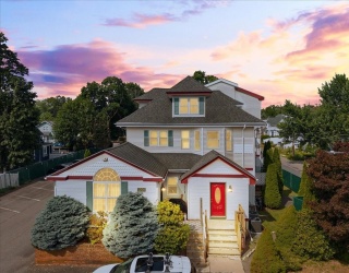 1004 N Main Street, Brockton, Massachusetts, 2 Bedrooms Bedrooms, 5 Rooms Rooms,2 BathroomsBathrooms,Residential,For Sale,N Main Street,73549387
