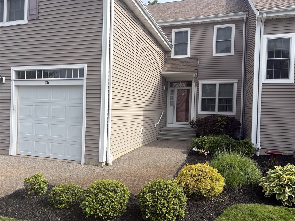 902 Main Street, Hanson, Massachusetts, 2 Bedrooms Bedrooms, 6 Rooms Rooms,2 BathroomsBathrooms,Residential,For Sale,Main Street,73549608