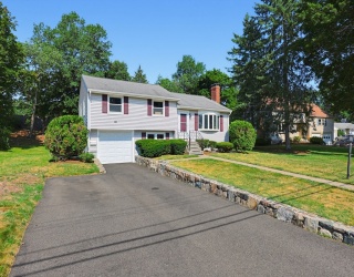 19 Weir Rd, Waltham, Massachusetts, 3 Bedrooms Bedrooms, 9 Rooms Rooms,1 BathroomBathrooms,Residential,For Sale,Weir Rd,73549615