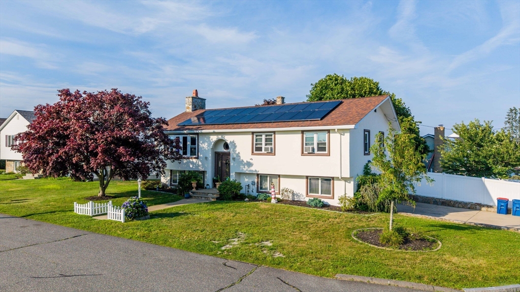 6 Lighthouse Ln, New Bedford, Massachusetts, 3 Bedrooms Bedrooms, 7 Rooms Rooms,3 BathroomsBathrooms,Residential,For Sale,Lighthouse Ln,73549632