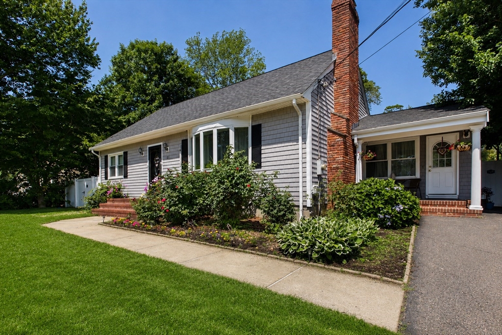 41 Normand St, Dartmouth, Massachusetts, 3 Bedrooms Bedrooms, 6 Rooms Rooms,2 BathroomsBathrooms,Residential,For Sale,Normand St,73549511