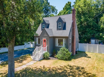 14 Nelson Street, Hopedale, Massachusetts, 4 Bedrooms Bedrooms, 8 Rooms Rooms,2 BathroomsBathrooms,Residential,For Sale,Nelson Street,73549634