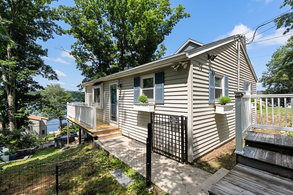 72 Downey St, Hopkinton, Massachusetts, 3 Bedrooms Bedrooms, 5 Rooms Rooms,2 BathroomsBathrooms,Residential,For Sale,Downey St,73549426
