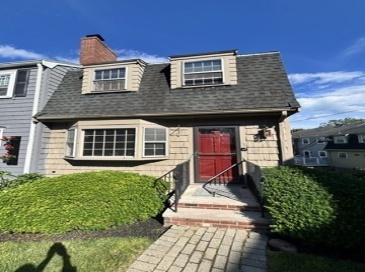 3 Frost Lane, Marblehead, Massachusetts, 2 Bedrooms Bedrooms, 5 Rooms Rooms,1.5 BathroomsBathrooms,Residential,For Sale,Frost Lane,73549680