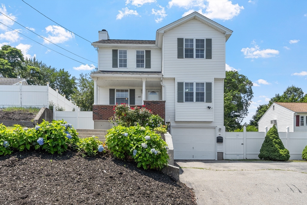 487 Wentworth Ave, Lowell, Massachusetts, 3 Bedrooms Bedrooms, 7 Rooms Rooms,2 BathroomsBathrooms,Residential,For Sale,Wentworth Ave,73549792