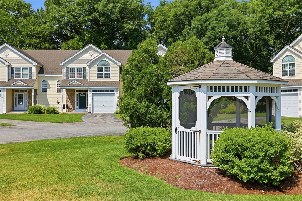 12 Minuteman Lane, Westford, Massachusetts, 2 Bedrooms Bedrooms, 6 Rooms Rooms,1.5 BathroomsBathrooms,Residential,For Sale,Minuteman Lane,73549432