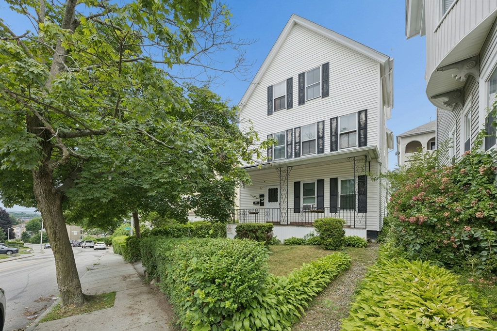 188 Vernon Street, Worcester, Massachusetts, 6 Bedrooms Bedrooms, 14 Rooms Rooms,3 BathroomsBathrooms,Residential Income,For Sale,Vernon Street,73549695