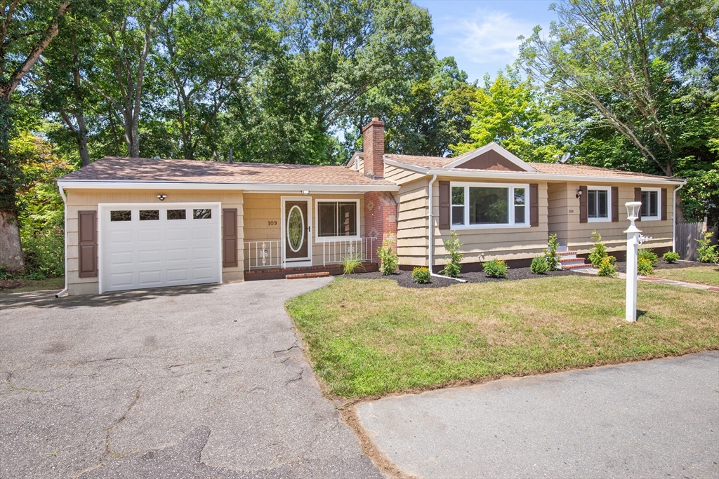 109 Lenox St, Brockton, Massachusetts, 3 Bedrooms Bedrooms, 6 Rooms Rooms,2 BathroomsBathrooms,Residential,For Sale,Lenox St,73549451