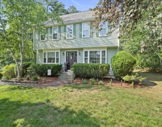 11 Leonard St, Carver, Massachusetts, 4 Bedrooms Bedrooms, 8 Rooms Rooms,2.5 BathroomsBathrooms,Residential,For Sale,Leonard St,73549436