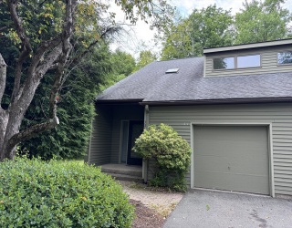 304 Fairway Village, Northampton, Massachusetts, 3 Bedrooms Bedrooms, 6 Rooms Rooms,1.5 BathroomsBathrooms,Residential,For Sale,Fairway Village,73549917
