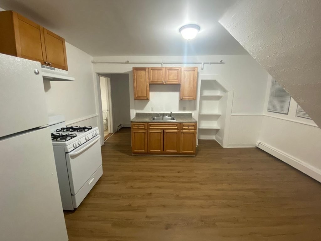 133 Chestnut Street, Lynn, Massachusetts, 2 Bedrooms Bedrooms, 4 Rooms Rooms,1 BathroomBathrooms,Residential Lease,For Rent,Chestnut Street,73549735