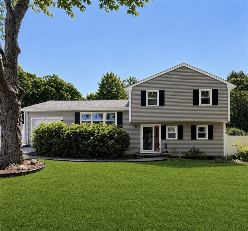 5 Whiting Ave, Walpole, Massachusetts, 3 Bedrooms Bedrooms, 7 Rooms Rooms,1.5 BathroomsBathrooms,Residential,For Sale,Whiting Ave,73547723