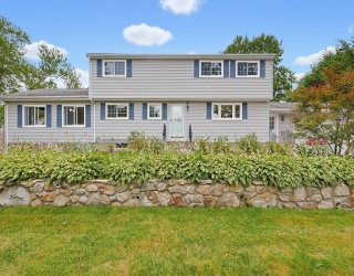 32 Falcon St, Worcester, Massachusetts, 4 Bedrooms Bedrooms, 9 Rooms Rooms,2.5 BathroomsBathrooms,Residential,For Sale,Falcon St,73550067