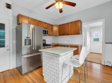 2 Kemp St, Boston, Massachusetts, 3 Bedrooms Bedrooms, 6 Rooms Rooms,1 BathroomBathrooms,Residential Lease,For Rent,Kemp St,73550107
