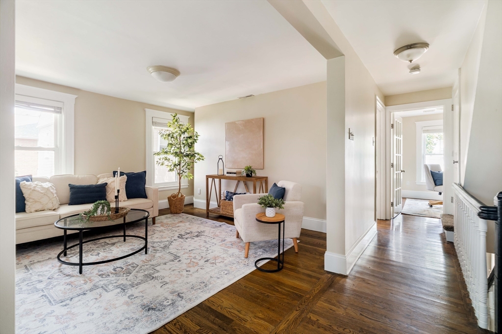 33 Howard, Watertown, Massachusetts, 2 Bedrooms Bedrooms, 7 Rooms Rooms,2 BathroomsBathrooms,Residential,For Sale,Howard,73550073