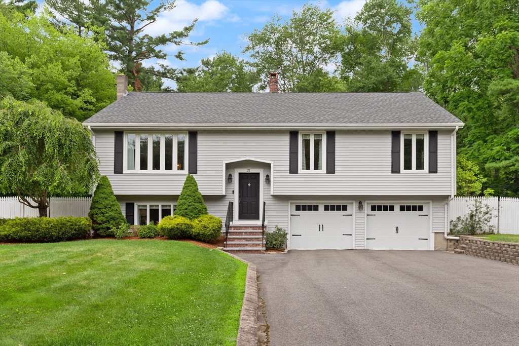21 Kennedy Cir, Easton, Massachusetts, 4 Bedrooms Bedrooms, 9 Rooms Rooms,2.5 BathroomsBathrooms,Residential,For Sale,Kennedy Cir,73549892